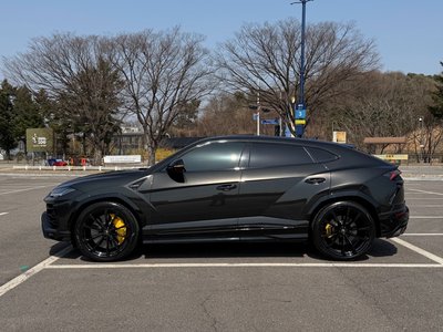 LAMBORGHINI URUS - 2
