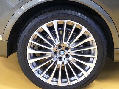 2022 BMW X7 photo 6