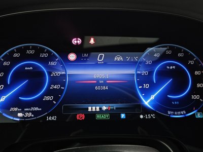 MERCEDES-BENZ EQS - 8