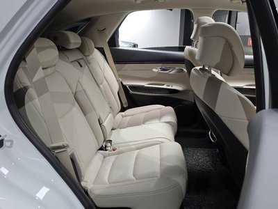 2024 Genesis GV70 — миниатюра 17
