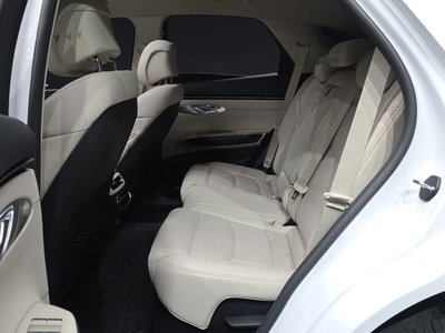 2024 Genesis GV70 — миниатюра 18