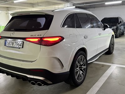 2025 Mercedes-BENZ GLC photo 4