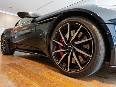 ASTON MARTIN DB11 - 8