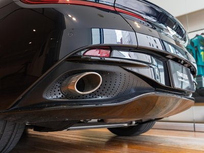 ASTON MARTIN DB11 - 9