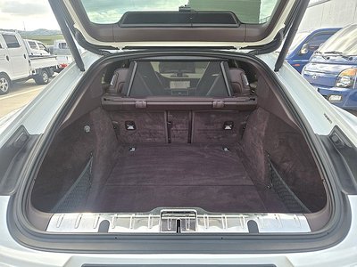 PORSCHE PANAMERA - 9