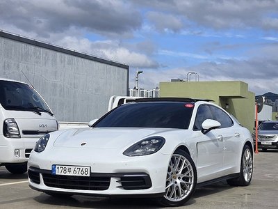 PORSCHE PANAMERA - 1