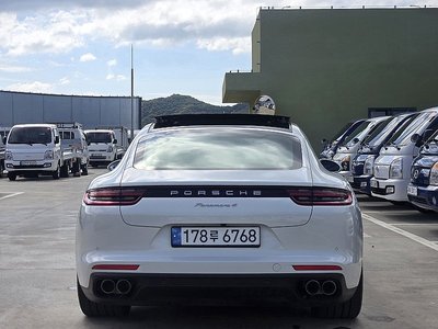 PORSCHE PANAMERA - 3