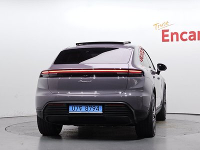 PORSCHE MACAN - 3