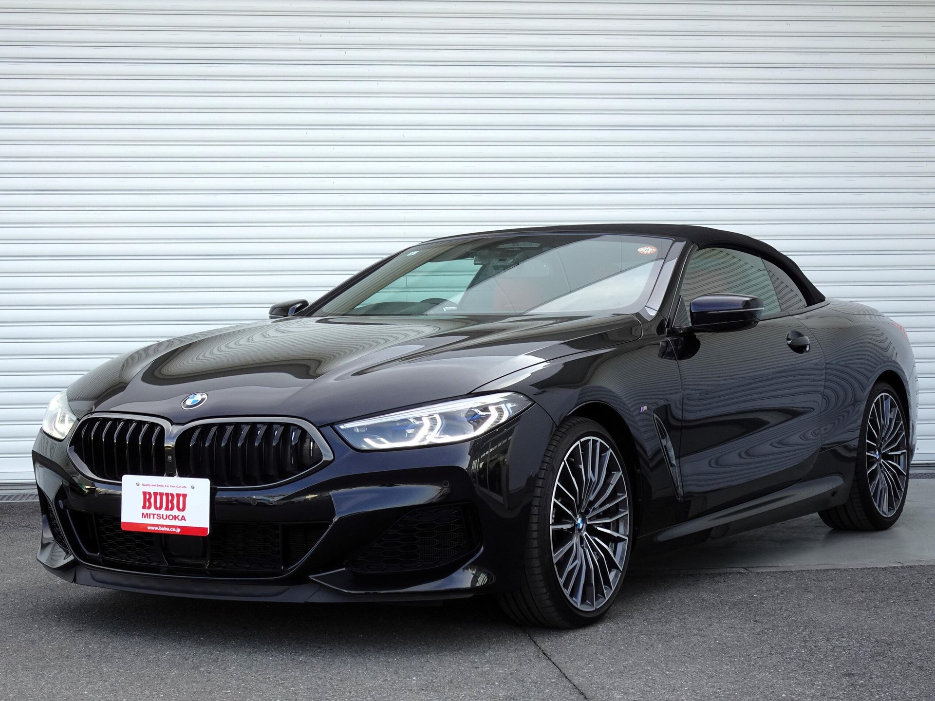 BMW 8 SERIES CABRIOLET - View 1