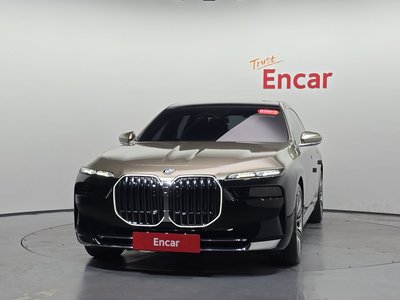 2023 BMW 7 SERIES photo 2