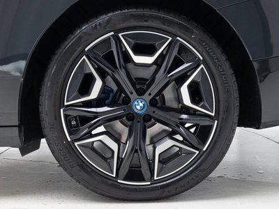 BMW IX - 6