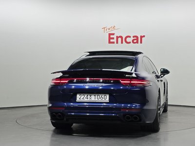 PORSCHE PANAMERA - 4