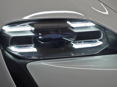 صورة 7 لـ 2021 Porsche TAYCAN