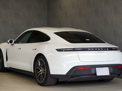 صورة 8 لـ 2021 Porsche TAYCAN