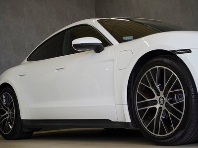 صورة 3 لـ 2021 Porsche TAYCAN