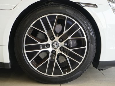 صورة 4 لـ 2021 Porsche TAYCAN