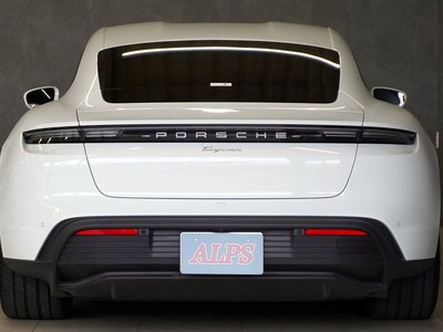 صورة 10 لـ 2021 Porsche TAYCAN