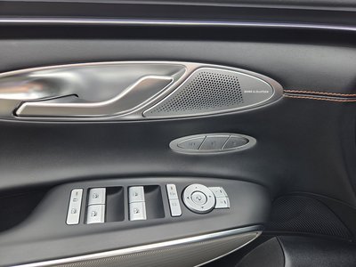 صورة 9 لـ 2024 Genesis GV70