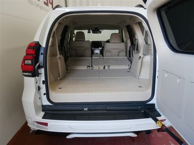 TOYOTA LAND CRUISER PRADO - 9