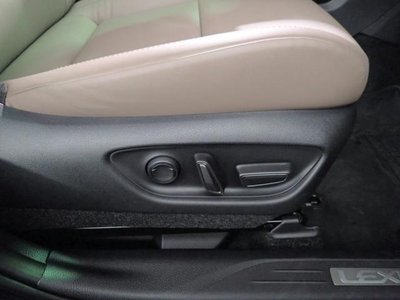 صورة 10 لـ 2026 Lexus LBX
