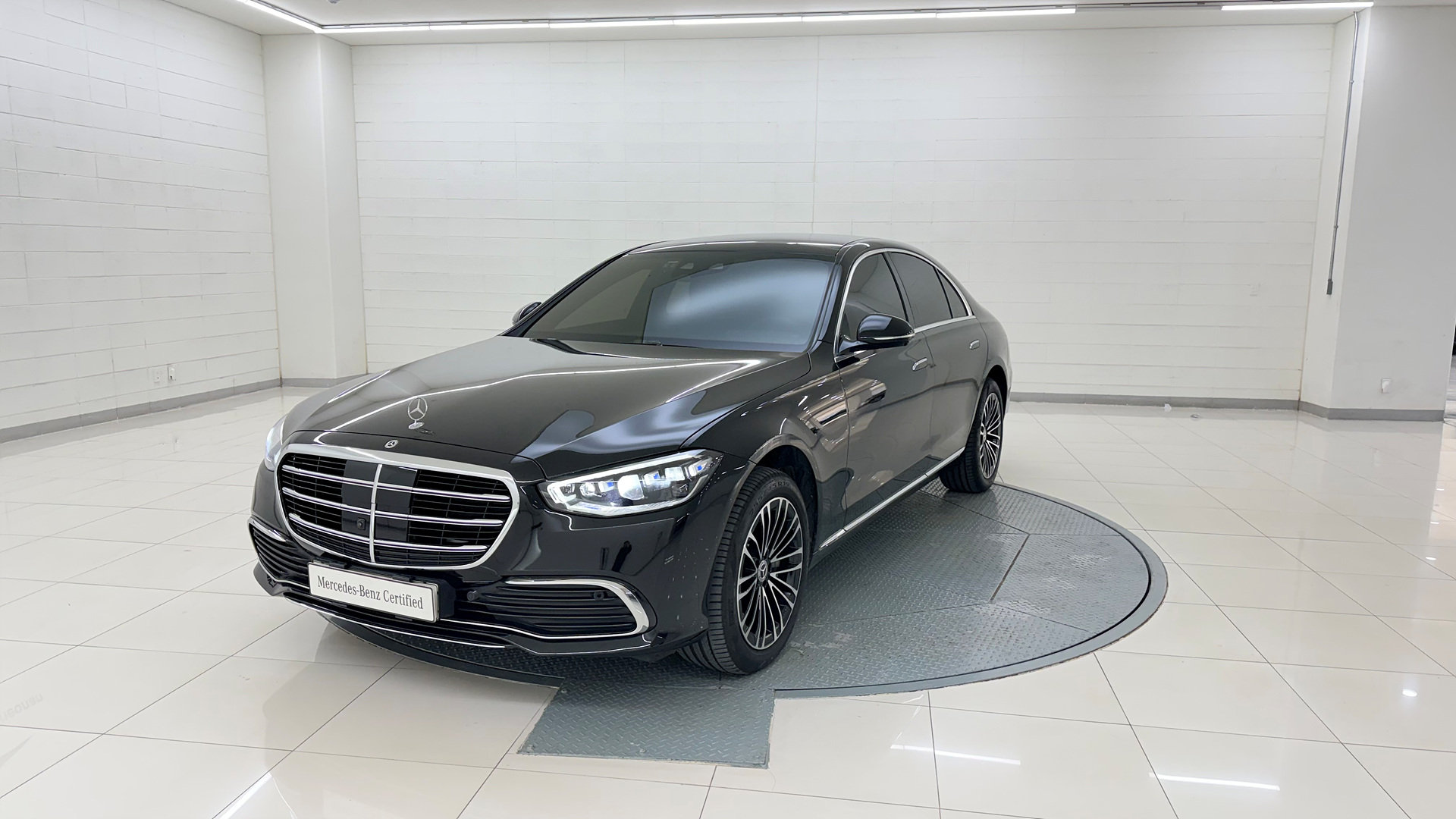 MERCEDES-BENZ S-CLASS - View 1