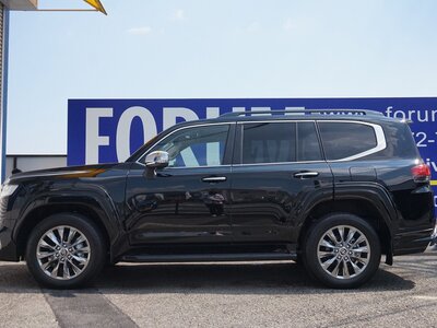 TOYOTA LAND CRUISER 300 - 7