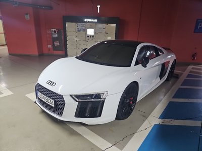 AUDI R8 - 4