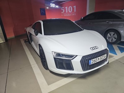 AUDI R8 - 5