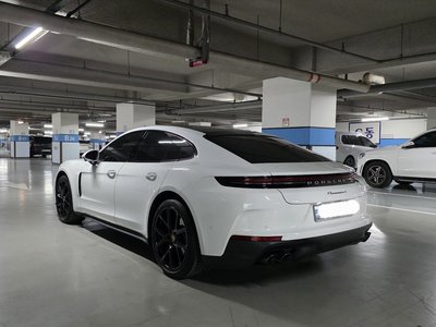 PORSCHE PANAMERA - 3
