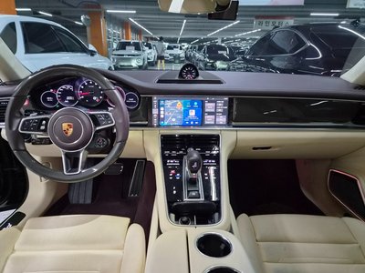 2018 Porsche PANAMERA 照片 7
