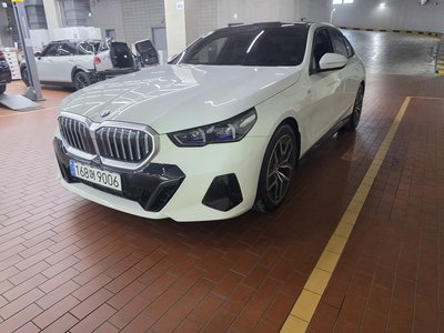 BMW 5 SERIES - 1