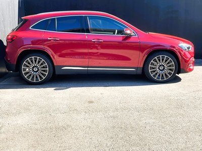 MERCEDES-BENZ GLA - 4