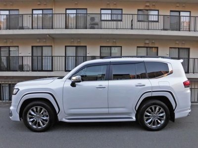 TOYOTA LAND CRUISER 300 - 5