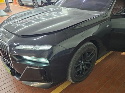 BMW I7 - 4