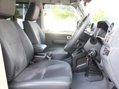 2025 Toyota LAND CRUISER 70 缩略图 38