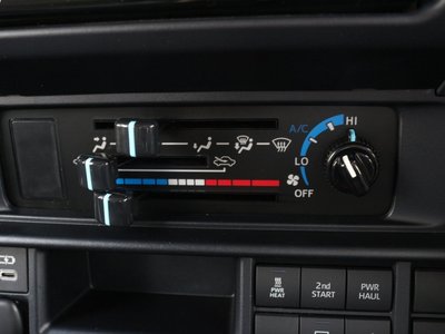 2025 Toyota LAND CRUISER 70 缩略图 32