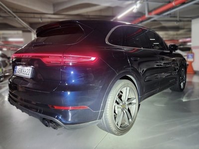 صورة 6 لـ 2020 Porsche CAYENNE