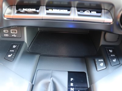 2024 Lexus LX — миниатюра 16