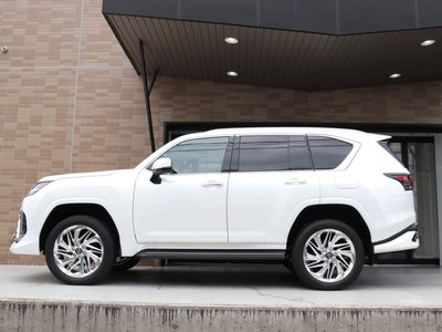 صورة 8 لـ 2024 Lexus LX