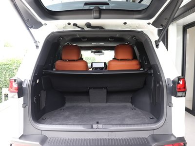 صورة 6 لـ 2024 Lexus LX
