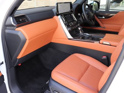 2024 Lexus LX — миниатюра 12