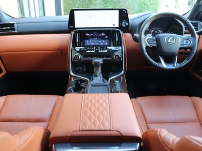 صورة 3 لـ 2024 Lexus LX