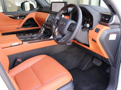 صورة 4 لـ 2024 Lexus LX