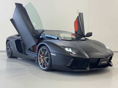 LAMBORGHINI AVENTADOR