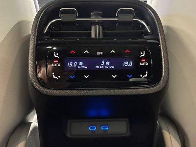 MERCEDES-BENZ E-CLASS - 8