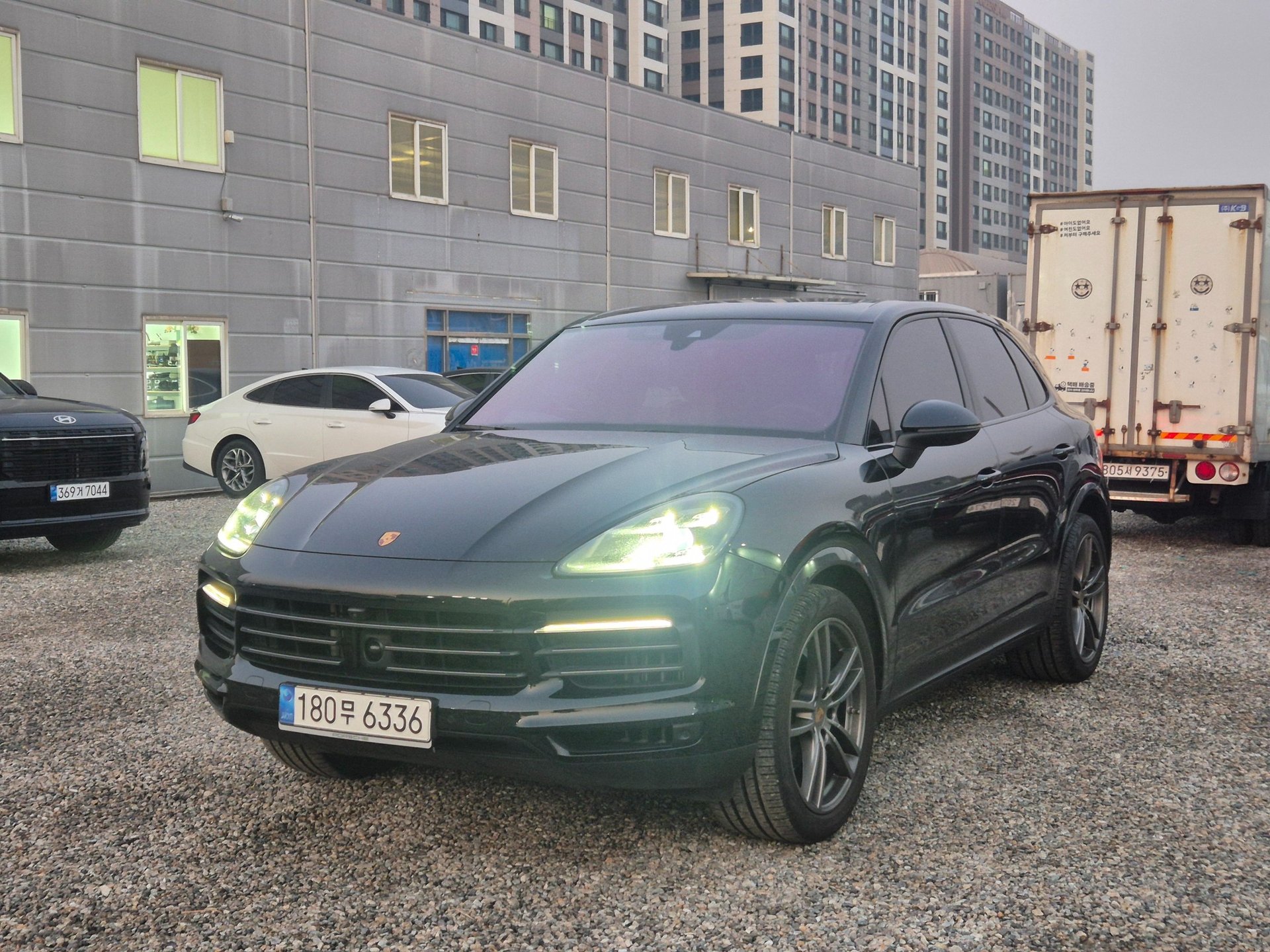 PORSCHE CAYENNE - View 1