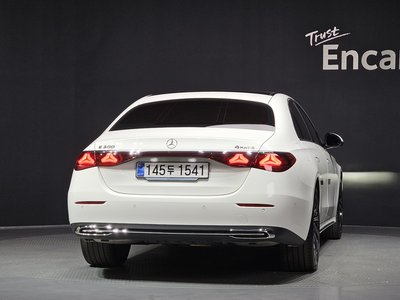 MERCEDES-BENZ E-CLASS - 4