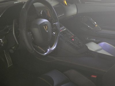 LAMBORGHINI AVENTADOR - 5