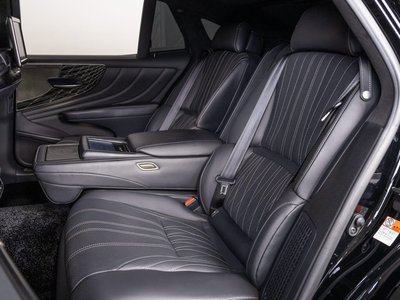 صورة 9 لـ 2021 Lexus LS