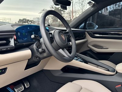 PORSCHE MACAN - 10